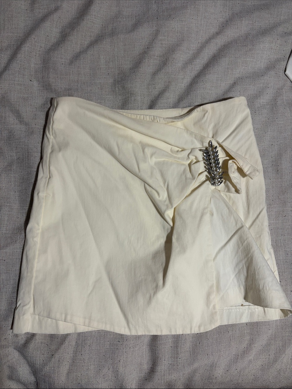Zara Cream Mini Skirt with Knot and Silver Brooch